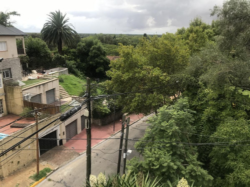 Hermosa Casa De Época En Un Entorno Increíble Y Único, Ubicada Sobre Un Exclusivo Cul De Sac