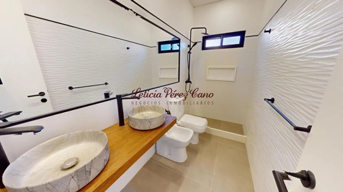 Venta Casa 3 Dormitorios En El Golf, Punta Del Este