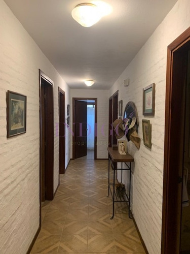 Imagen 19 de 30 de Amplia Casa En Zona Cantegril, 4 Dormitorios Con Dependencia, Piscina Y Parillero.