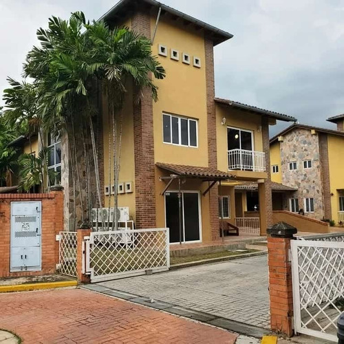 Venta De Moderno Y Bello Town Houses Oportunidad Unica