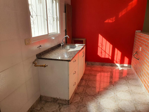 Imagen 8 de 14 de Casa De Pasillo - Con Patio Y Parrillero- Rosario - Triangulo
