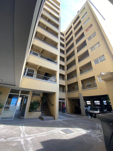 Departamento En Alquiler De 2 Ambientes Con Cochera Avellaneda
