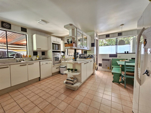 Casa En Venta De 6dor-3baño, + Svs, Lo Barnechea
