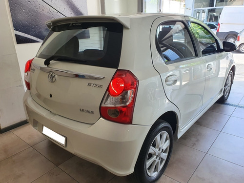 Imagen 3 de 6 de Toyota Etios Xls 5 P Automatico 2018
