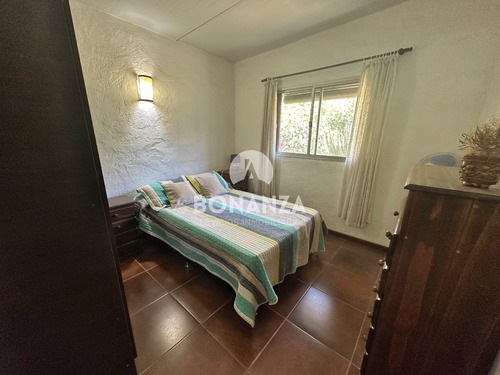 Casas En Venta En Playa Hermosa, Piriápolis. 2 Propiedades En Un Padrón. Cercada Perimetralmente.
