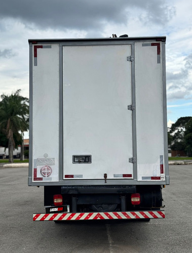 Caminhão Motorhome Com Fotovoltaico E Banheiro Dentro Do Baú