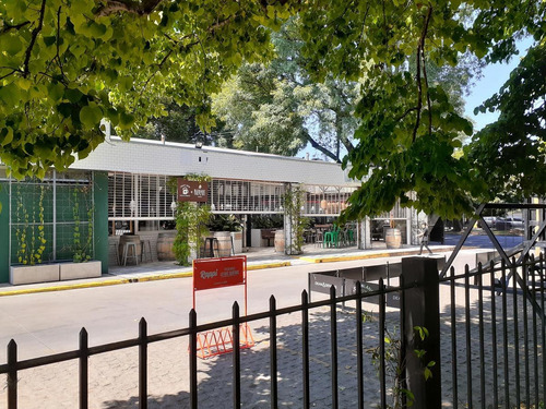 Importante Local Gastronómico. 20 Cocheras.
