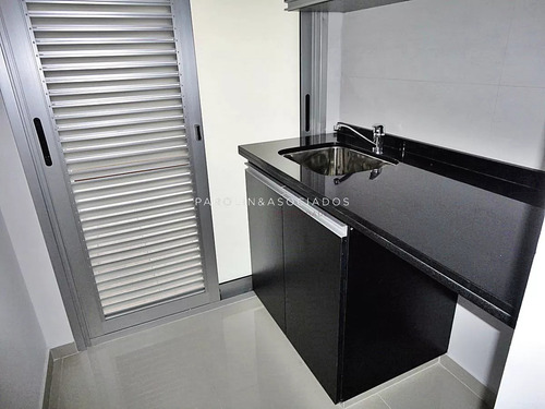 Apartamento En Venta De 3 Dormitorios Con Vista Al Mar En Icon Tower, Punta Del Este