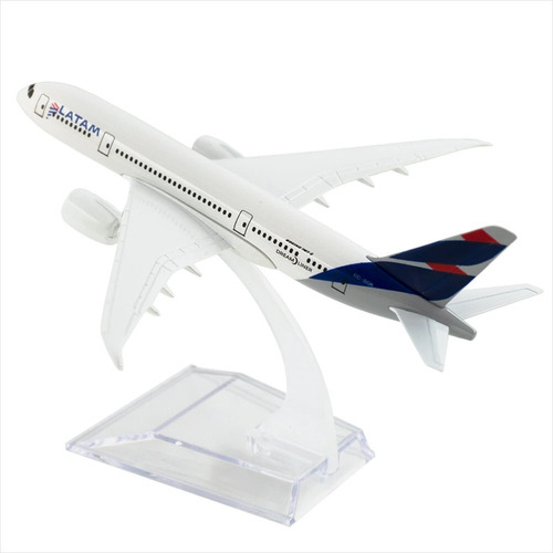 Imagen 2 de 6 de Latam, Avion Boeing 787, Esc 1:400, 100% Metálico