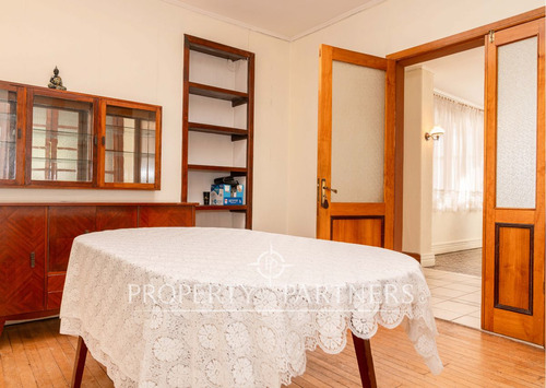 Casa Ideal Para Oficinas O Uso Comercial Por Su Ub...