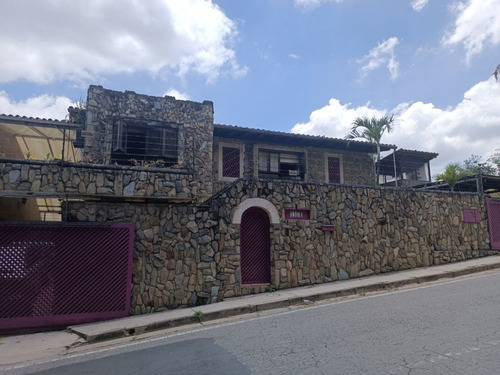 Hermosa Casa En La Urbanización Colinas De Tamanaco. Jl