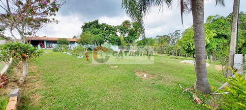 Linda Chacara Dentro De Condominio