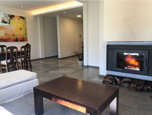 Apartamento En Venta De 4 Dormitorios En Cordón