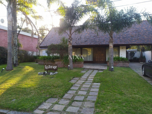 Gran Residencia En Paradas Mansa- Ref: 204