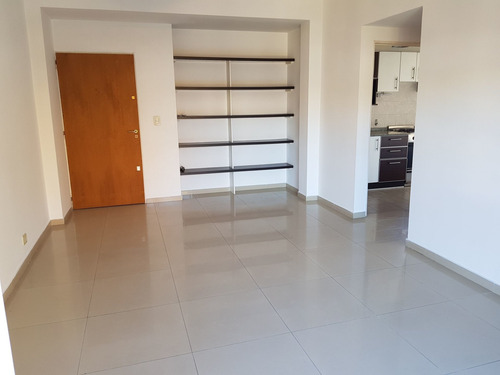 Departamento 2 Amb Al Frente Con Balcon