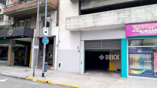 Cochera Fija Cubierta En Av. Las Heras Al 2500  - 10 M2