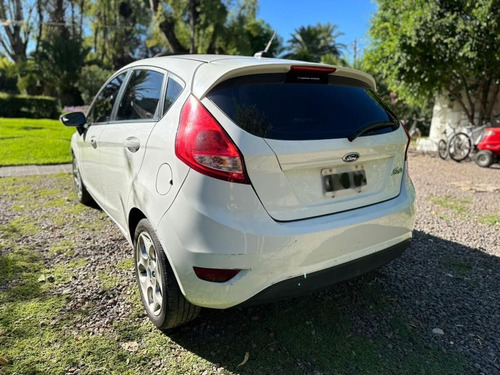 Imagen 7 de 15 de Ford Fiesta 1.6 Titanium