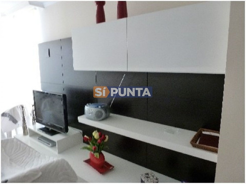 Imagen 3 de 25 de Edificio Con Servicios