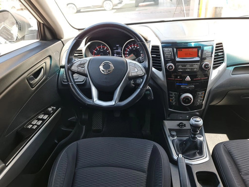 SsangYong Tivoli TX1011 GAS 4x2 MT