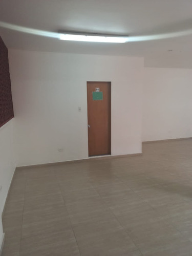 Imagen 11 de 19 de Local Comercial En Boleita Sur Para Oficina- Deposito En Pb A Orilla De Calle