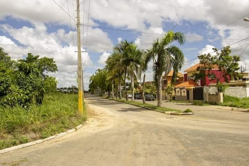 Vendo Solares En La Av. Ecológica Y Marginal La Américas, Santo Domingo Este En Residencial Cerrado, República Dominicana