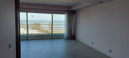 Imagen 8 de 29 de Venta Apartamento Con Hermosa Vista 3 Dormitorios Y Servicio Con 2 Garajes