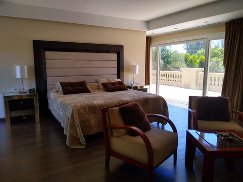 Importante Casa Estilo Francés Impecable Moderna