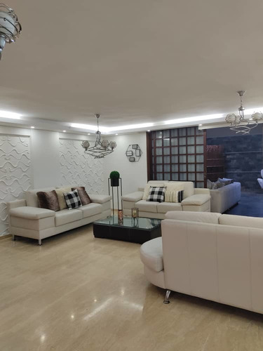 Imagen 2 de 14 de Excelente Tonwhouse Conj Res Los Eucaliptos. Llano Alto Carr