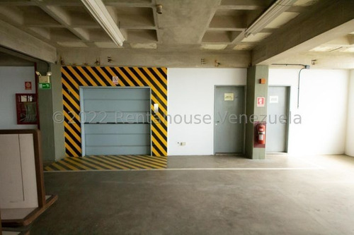 Imagen 2 de 13 de Livy Ramírez Alquila Galpón En Boleíta Norte Mls #23-13310