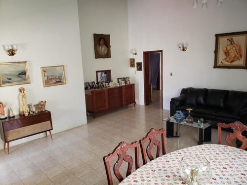 Altamira Excelente Ubicación Casa Con Anexos Independientes Espectacular Terreno 17 Puestos De Estacionamientos Amplio Jardín