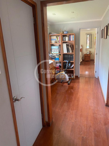 Casa En Venta De 5 Dorm. En La Florida