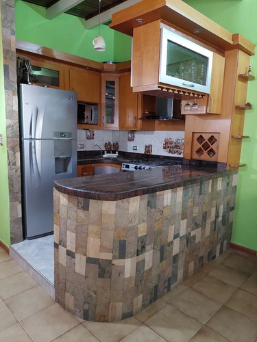Imagen 9 de 27 de Casa En Venta Urb Las Amazonas Santa Rita 04141291645