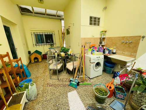 Casa Con Local Y Garage - Amplio Jardin Con Parilla