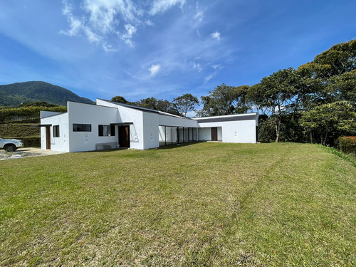 Casa En Venta En El Carmen De Viboral