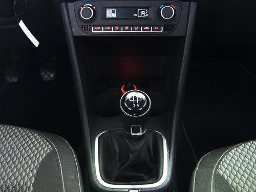 Imagen 13 de 15 de Volkswagen Vento Comfortline Plus 2020 Plata