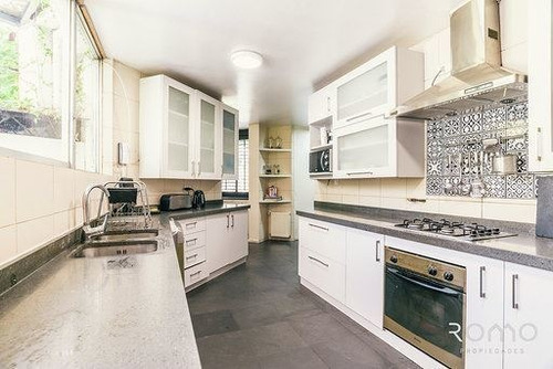 Casa En Venta De 5 Dorm. En Vitacura