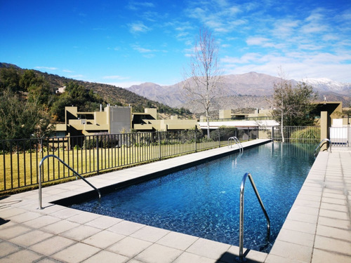 En Exclusivo Condominio Valle Escondido