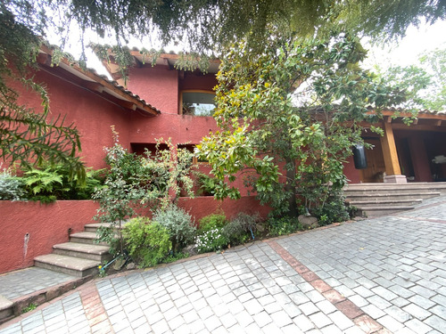 Espectacular Casa En Quinchamalí Con Amplio Y Hermoso Jardín
