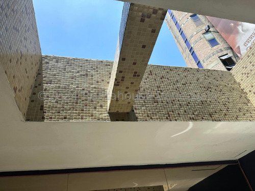 Hotel Aladdin Caracas En Venta: Exclusividad Y Elegancia En El Distrito Financiero Alfonso 24-21265