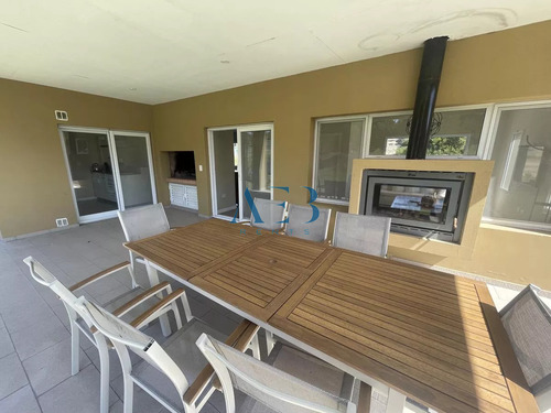 Venta Y Alquiler De Casa En Costa Esmeralda Barrio Senderos 3