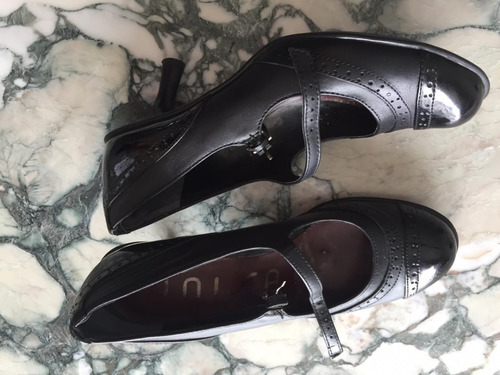 Zapatos Negros Cuero Y Charol , Con Tira En Tobillo.