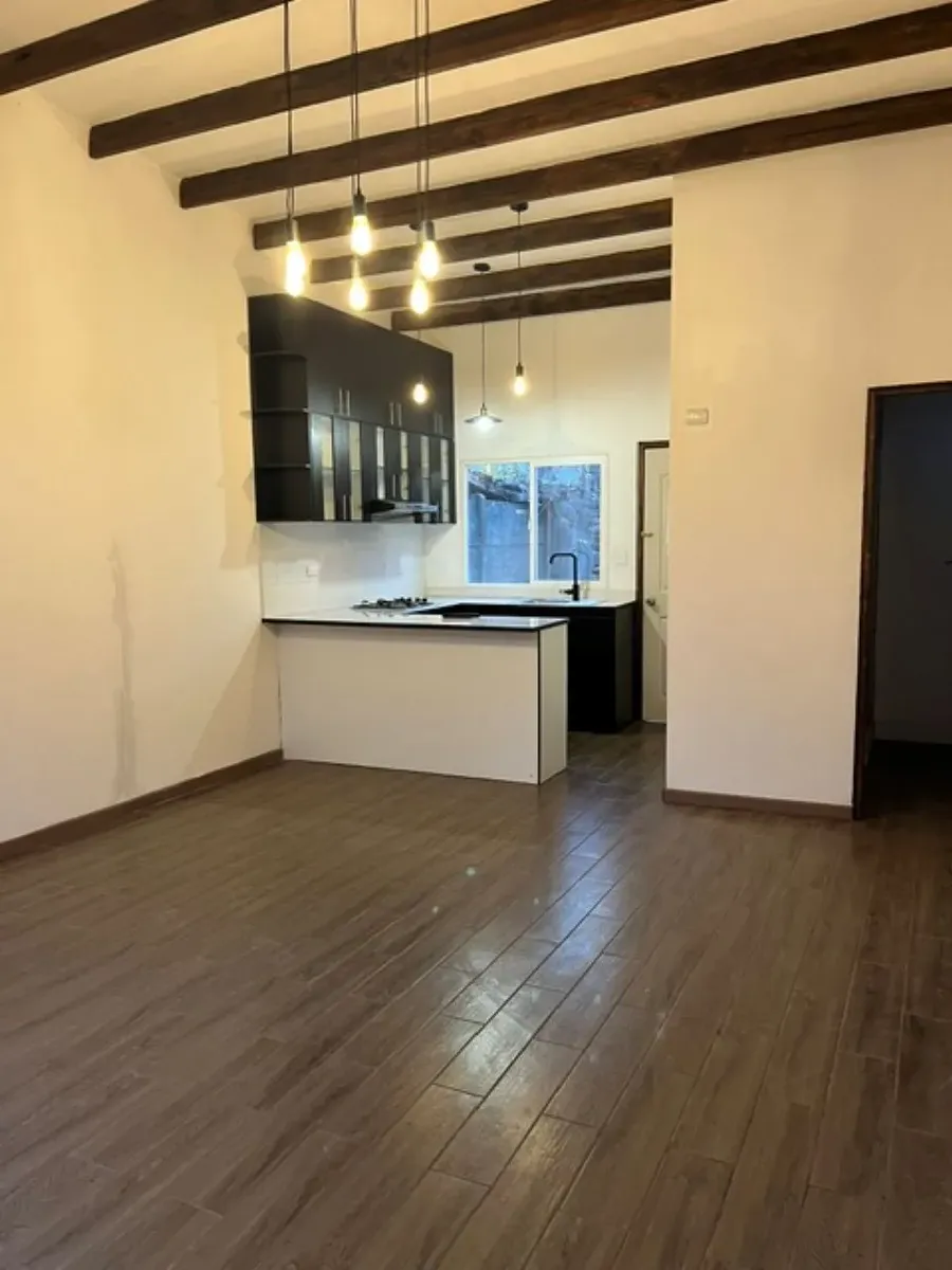 Imagen 4 de 10 de San Fernando, Acogedora Y Moderna Casa De Un Piso Central