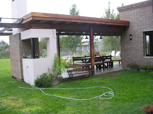 Imagen 24 de 29 de Casa De 3 Dormitorios En Venta Con Pileta Y Galería Hostal Del Sol