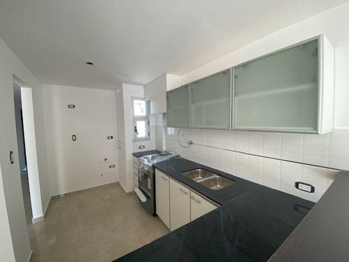 Imagen 7 de 15 de Departamento En Venta De 2 Dormitorios Con Cochera En La Plata