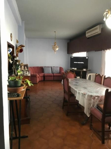 Imagen 2 de 14 de Casa - Venta - La Tablada - 4 Ambientes Con Garaje
