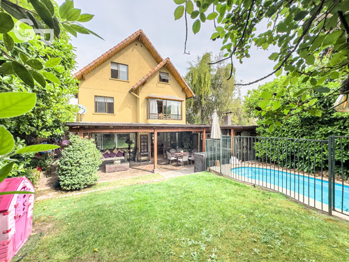 Amplia Casa En El Carmen, Ideal Para Familia Numerosa