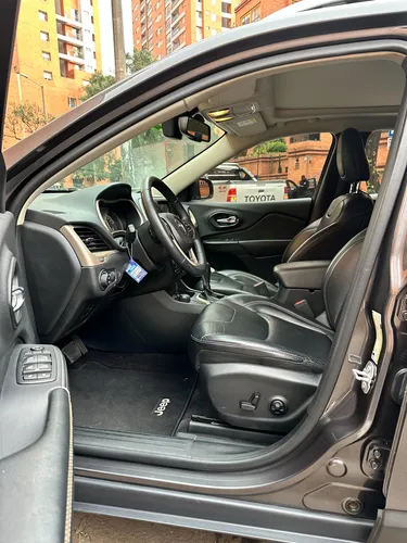 Jeep Cherokee 3.2 Longitude Plus