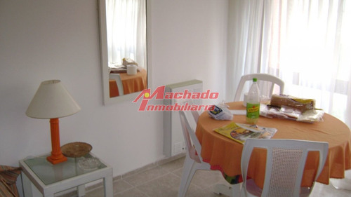 Imagen 2 de 18 de Venta De Apartamento De Dos Dormitorios En Punta Del Este