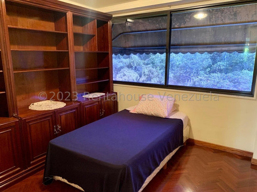 Urb. La Trinidad, Sector Sorocaima, Cerca Centro Médico Docente La Trinidad !! Excelente Apartamento, Con O Sin Muebles, 184 M2, 3 Hab., 3 Baños, 2 Pe. Condominio Tipo Resort. Inmejorable Ubicación !!