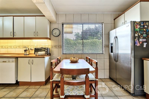 Imagen 7 de 20 de Casa En Venta De 4 Dorm + Servicios. En Lo Barnechea